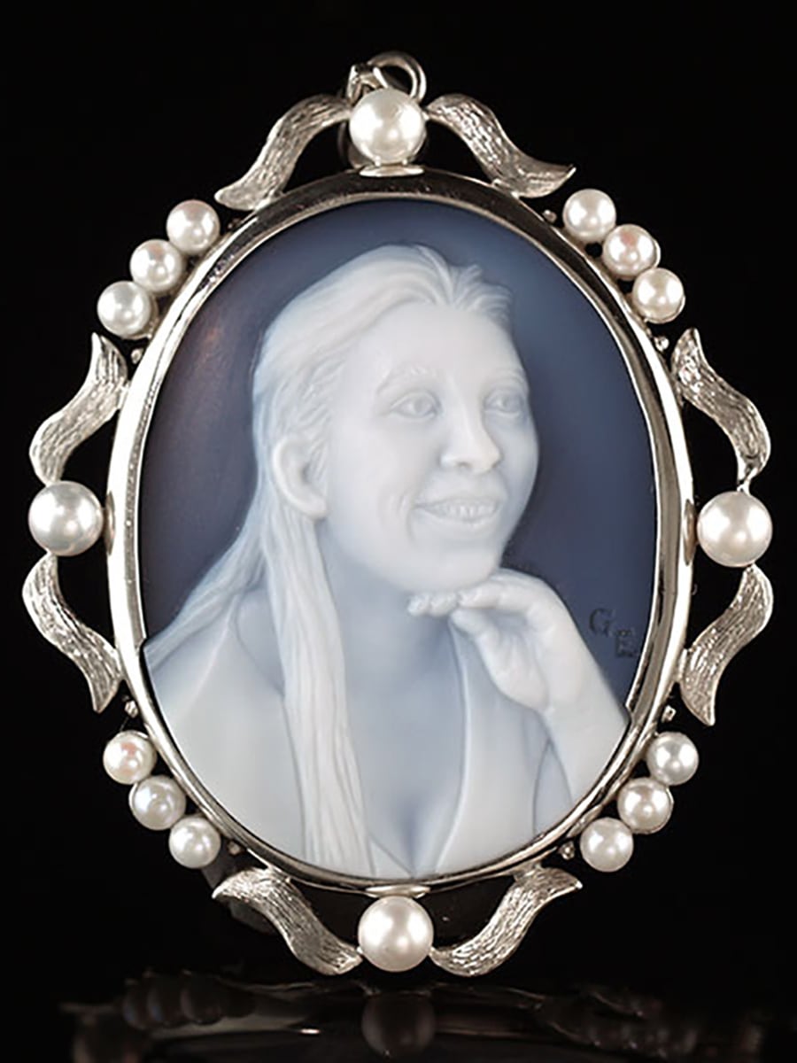 cameo-pearl-leaf-surround-1-3-4