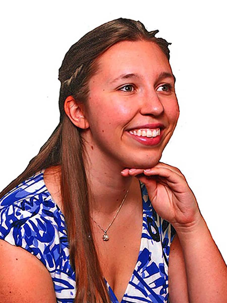 cameo-with-pearls-portrait-photo-3-4