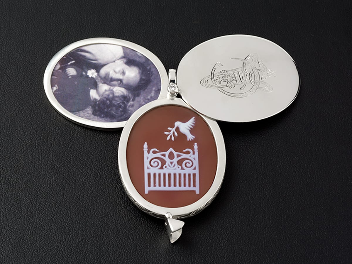 custom-locket-3fold-open-cameo-4-3