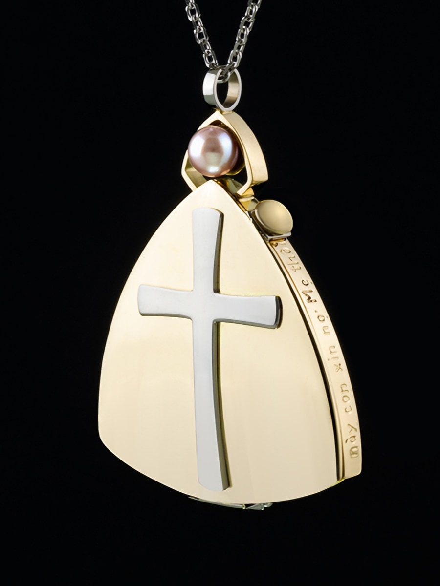 trilliant-cameo-necklace-front-3-4