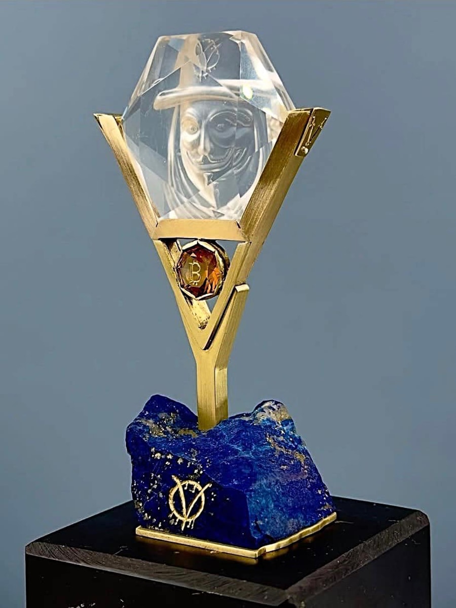 v-vendetta-quartz-intaglio-trophy-3-4